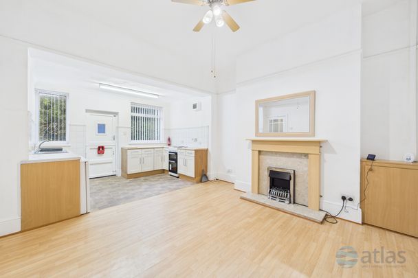 Long Lane, Garston, L19, L4, Chiltern - Photo 1