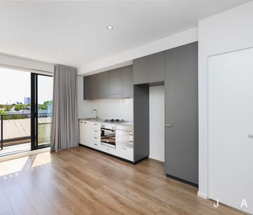 Spacious and Full of Natural Light - Photo 4