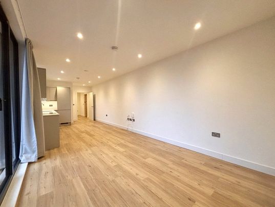 Farnborough Road, Farnborough, Hampshire, GU14 - Photo 1