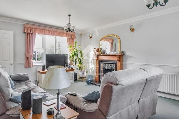 3 bedroom end of terrace house to rent - Photo 1