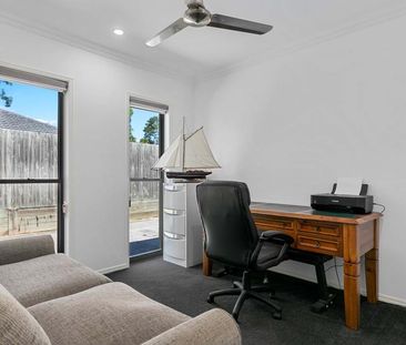 CENTRAL HERVEY BAY - SPACIOUS HOME - Photo 3