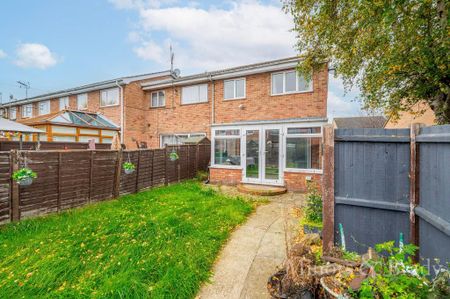 3 bedroom end of terrace house to rent - Photo 5