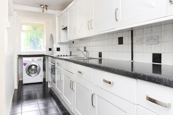 1 bedroom ground floor flat to rent - Photo 1