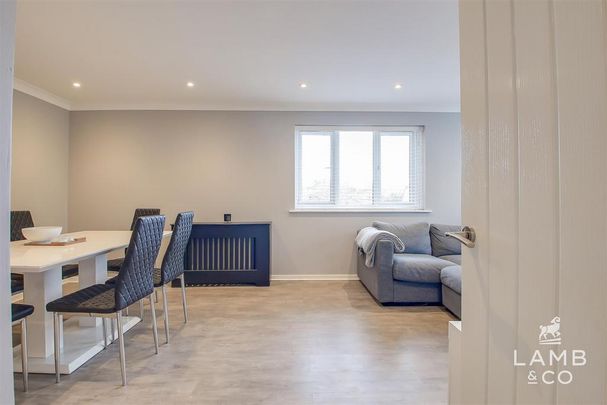 2 bedroom flat to rent - Photo 1