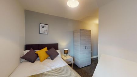 1 bedroom in a house share to rent - Photo 2