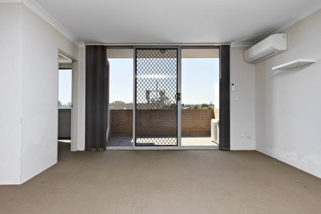 Spacious Unit in Prime Location - Photo 4