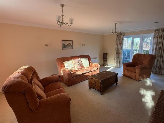 3 bedroom detached bungalow to rent - Photo 1
