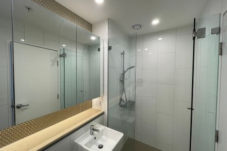 One Bedroom Apartment with Study for Lease !! - Photo 4