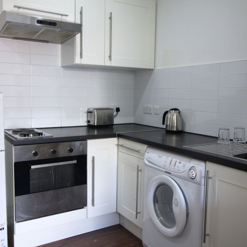 Flat 4, 30 Kelso Road, LS2 9PR, Leeds - Photo 1