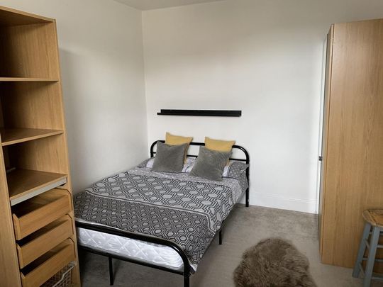 4 bedroom end of terrace house to rent - Photo 1