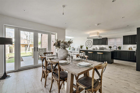 4 bedroom detached house to rent - Photo 4