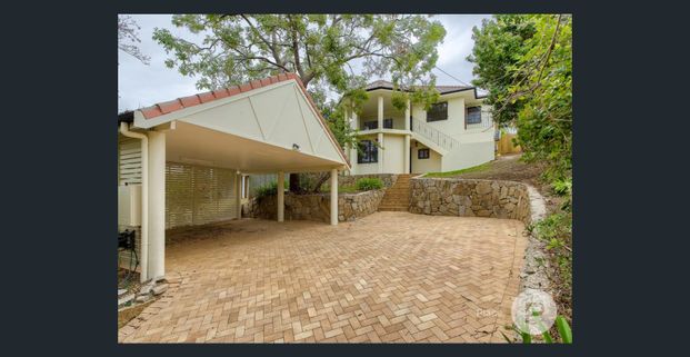 Immaculate 4-Bedroom Family Home with Sweeping Views – Only 6km from the CBD - Photo 1