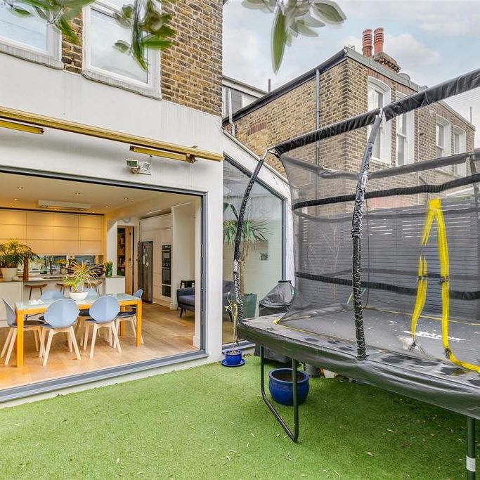 5 bedroom terraced house to rent - Photo 1