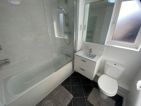 2 bedroom flat to rent - Photo 4