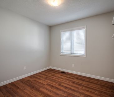 For Lease - 3086 Highbourne Crescent, Oakville, Ontario - Photo 2