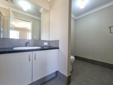 Modern Family Living in a Prime Location - Photo 3