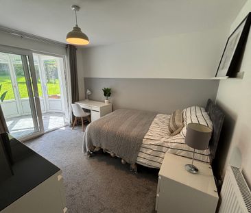 Applegarth Avenue - Photo 1