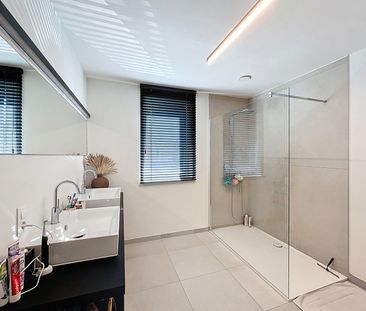 Charmante woning met drie slaapkamers en tuin - Photo 2