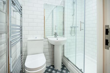 3 bedroom flat to rent - Photo 2