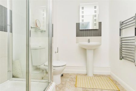 3 bedroom flat to rent - Photo 3