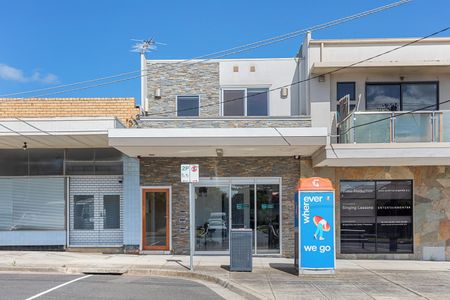 Two Bedroom Home in Prime Location - Photo 4