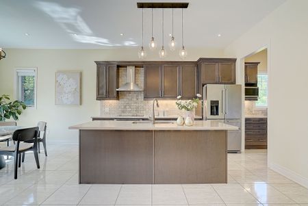 For Lease - 96 Match Point Court, Aurora, Ontario - Photo 2