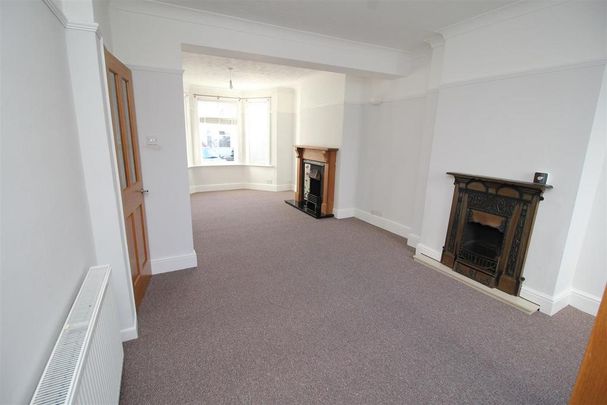 3 bedroom end of terrace house to rent - Photo 1