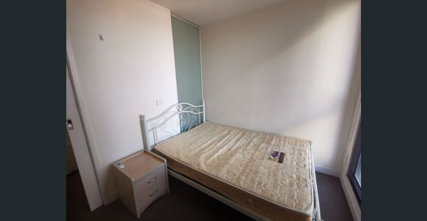 Furnished Studio in Prime Location in North Melbourne - Photo 1