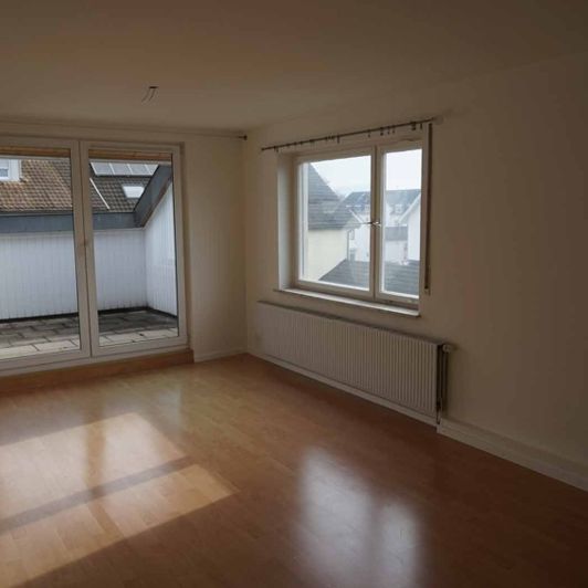 Dachwohnung mit neuer Einbauküche und Balkon im Herzen von Wyhlen - Foto 1