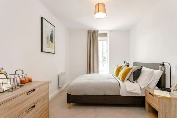 Modern two bedroom apartment with one bathroom located in Birmingham City Centre available now! Just a short 10 minute walk from the Bullring and New Street Sta - Photo 1