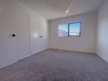 Mt Wellington- NEWLY built sunny THREE bedroom house - Photo 3