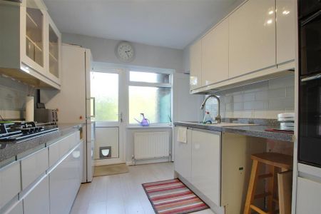 2 bedroom flat to rent - Photo 5
