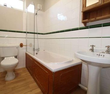 Reigate, Surrey, RH2 - Photo 2