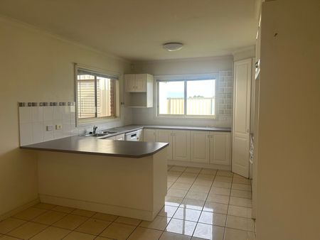 Comfortable Family Living with Excellent Storage & Parking - Photo 4