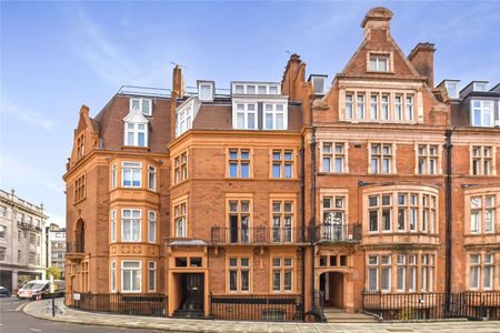 An impressive two double bedroom apartment with a private patio located in the heart of Knightsbridge. - Photo 2