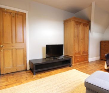 1 bedroom Flat To Let - Photo 3