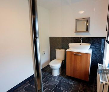 1 bedroom in a house share to rent - Photo 2