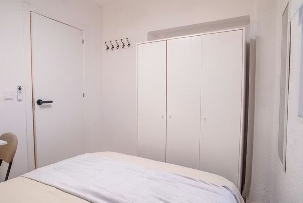 Carrer de Guillem Sorolla, Valencia, Valencian Community 46001 - Photo 1