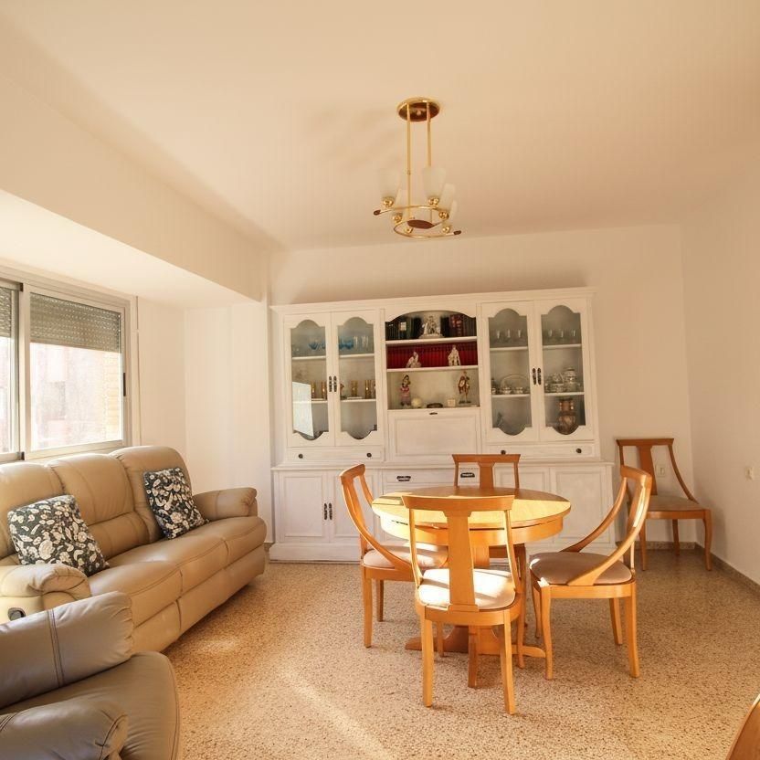 Spacious and Bright Apartment for Rent - Foto 1