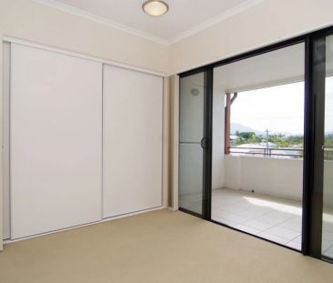 Townhouse in secure complex near CBD - Photo 5