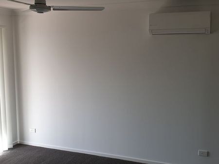 3 bedrooms Townhouse - Photo 2