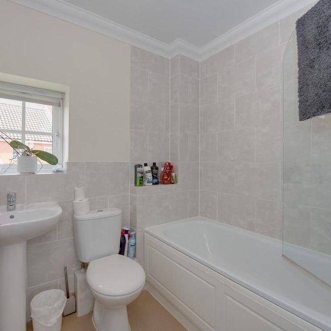 3 bedroom semi-detached house to rent - Photo 1