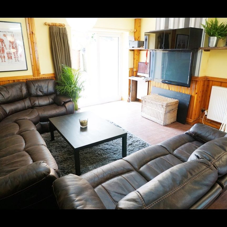 5 Bed Semi-Detached House, Snowdon Road, BS16 - Photo 1