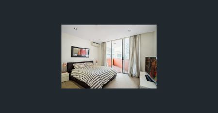 Expansive Contemporary Living - Photo 3