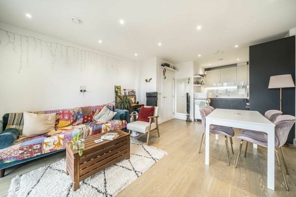 Hemming Street, Bethnal Green, E1 - Photo 1