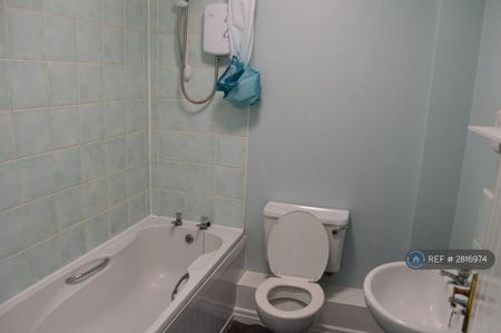 2 bedroom terraced house to rent - Photo 2