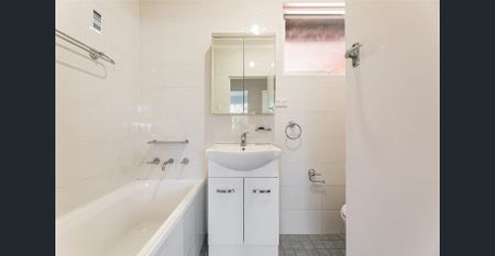 Cul-De-Sac Family Home - Photo 2