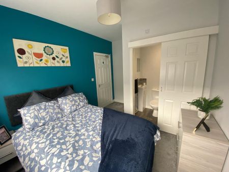 1 bedroom in a house share to rent - Photo 2