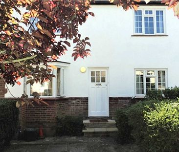 Room 4, 9 Durham Close, Guildford, GU2 9TH - Photo 3