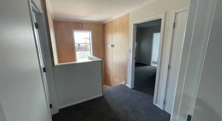 Move In, Chill Out — Ensuite Room Ready! - Photo 3